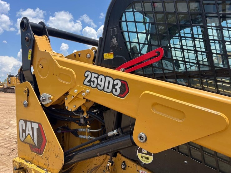 2021-caterpillar-259d3-image-22