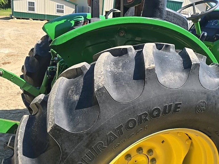 2015-john-deere-5065e-image-35