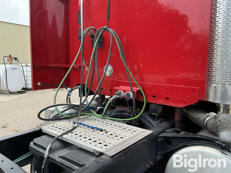 2003-freightliner-columbia-120-image-18