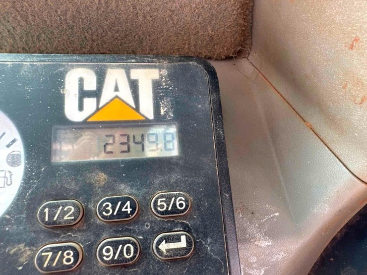 2016-caterpillar-259d-image-29