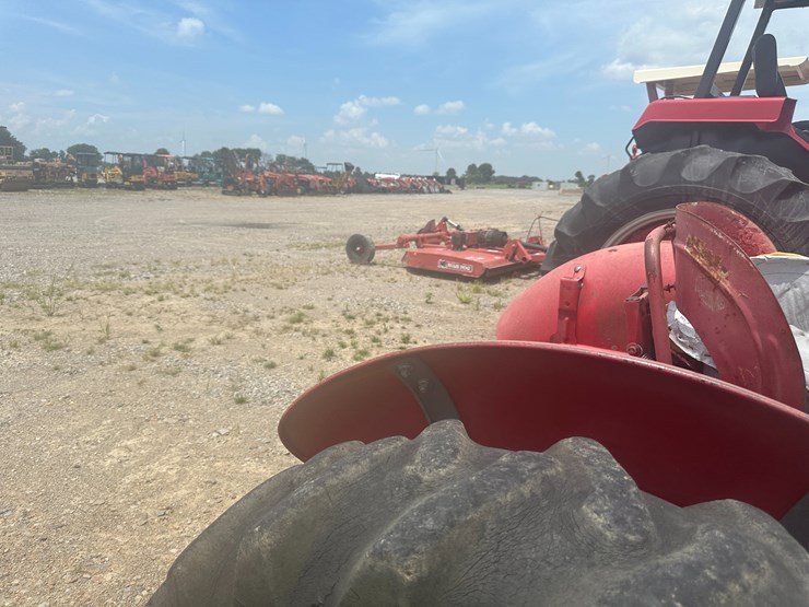 massey-ferguson-135-image-25