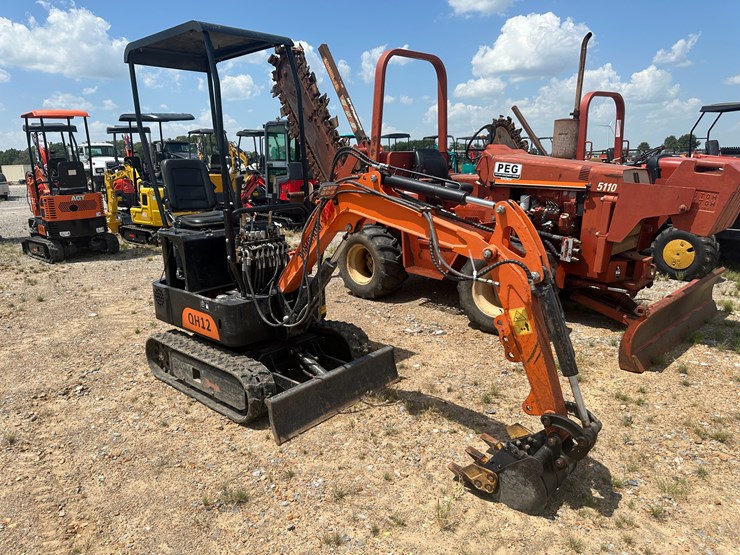 #81-•-agt-q12-mini-excavator-inv#:-25205-image-2