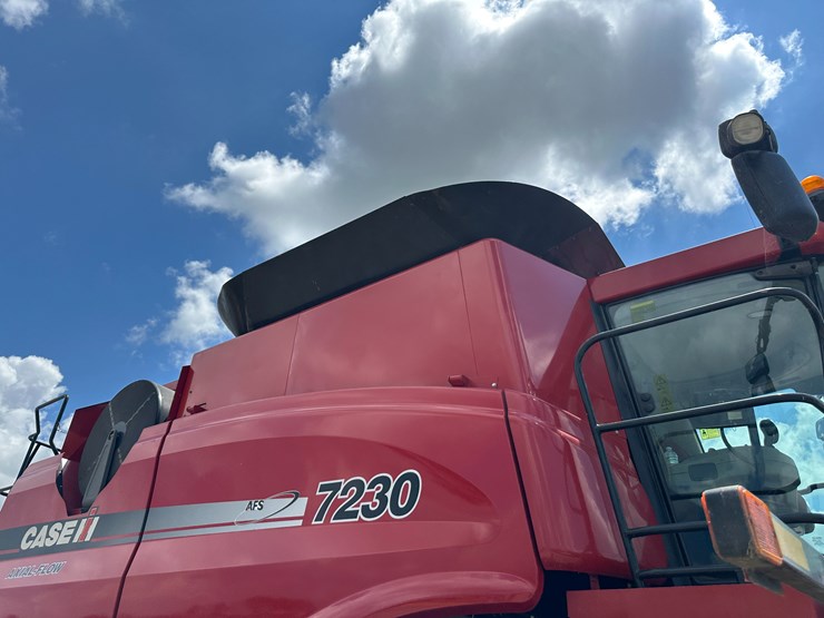 2012-case-ih-7230-image-38