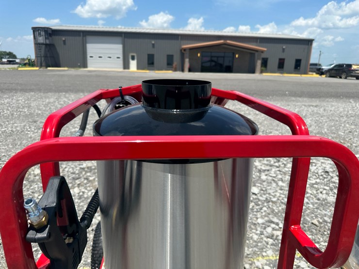 #2-•-unused-magnum-4000-series-hot-water-pressure-washer-2524104-inv#:-24639-image-18