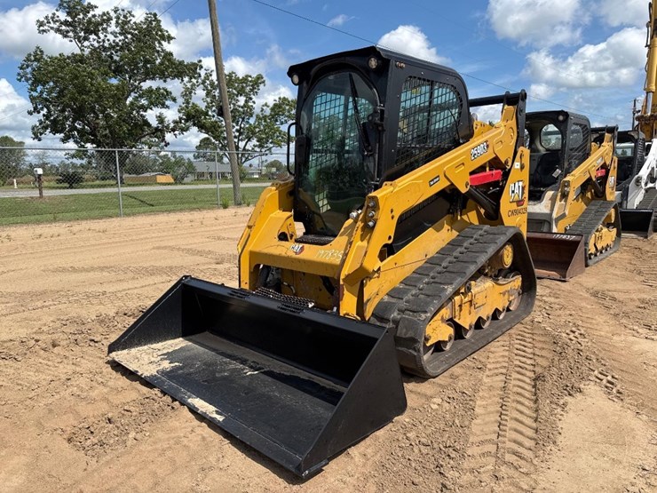 2020-caterpillar-259d3-image-2