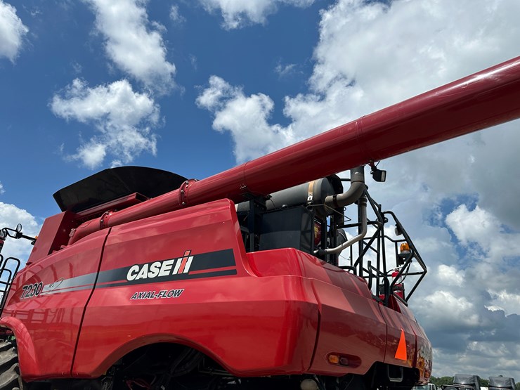 2012-case-ih-7230-image-21