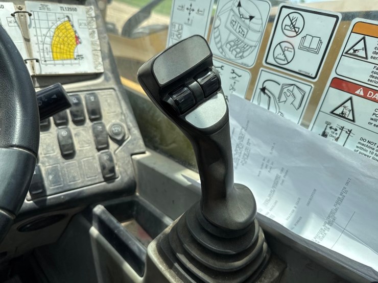 2020-caterpillar-tl1255d-image-28