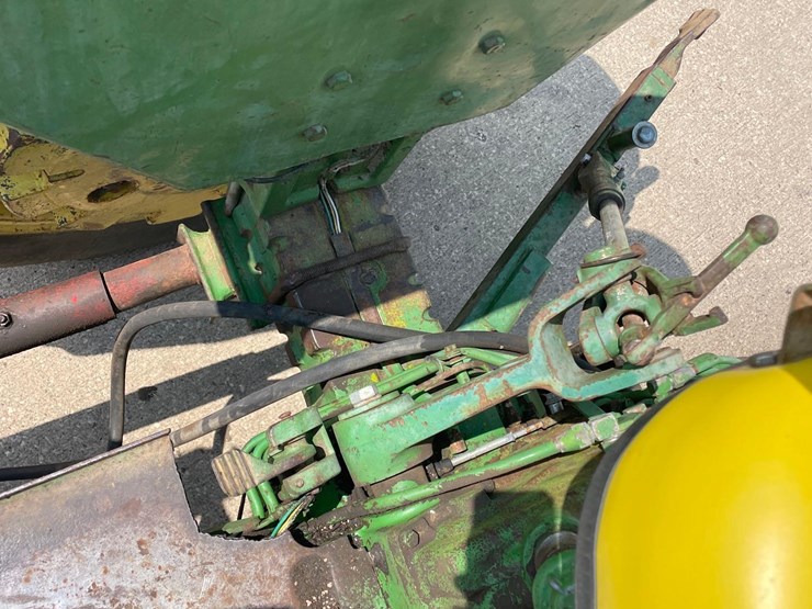 john-deere-3010-image-44