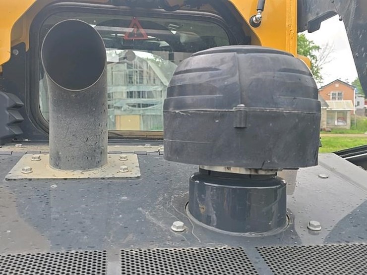 2018-deere-333g-image-30