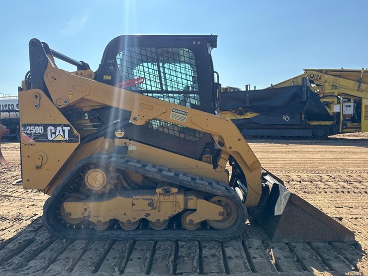2014-caterpillar-259d-image-5