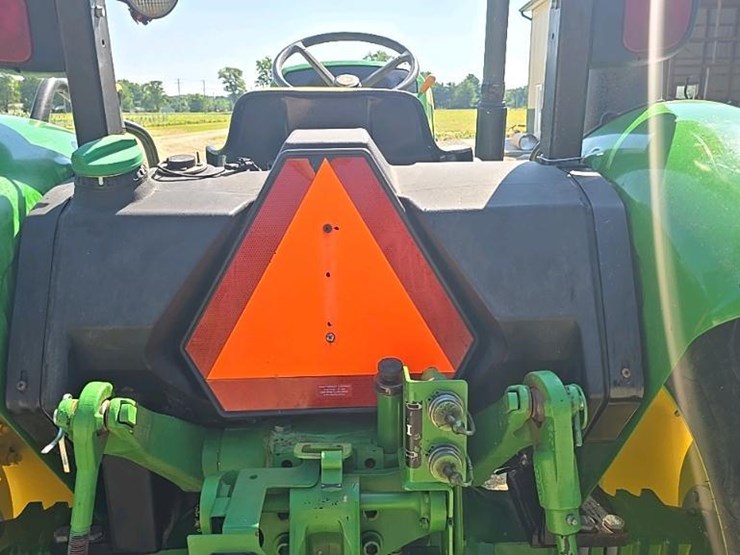 2015-john-deere-5065e-image-18