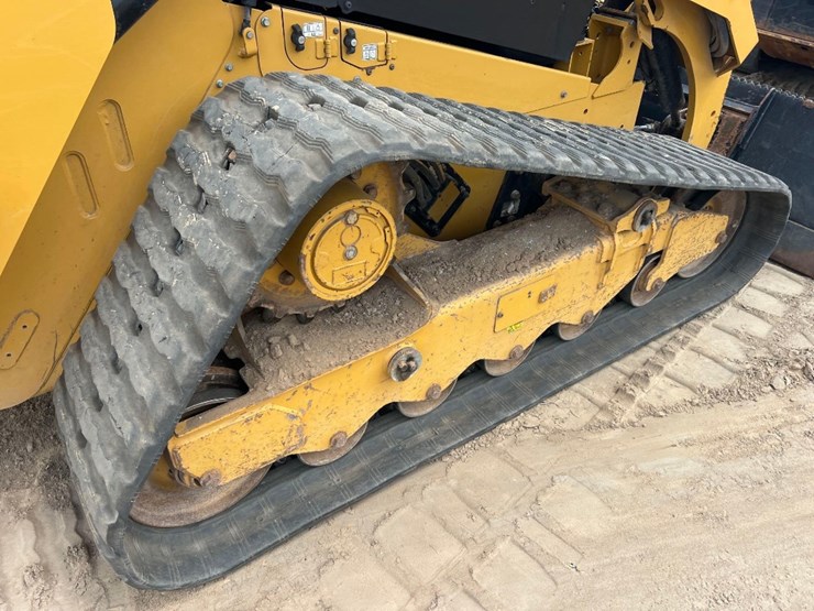 2023-caterpillar-299d3-image-18