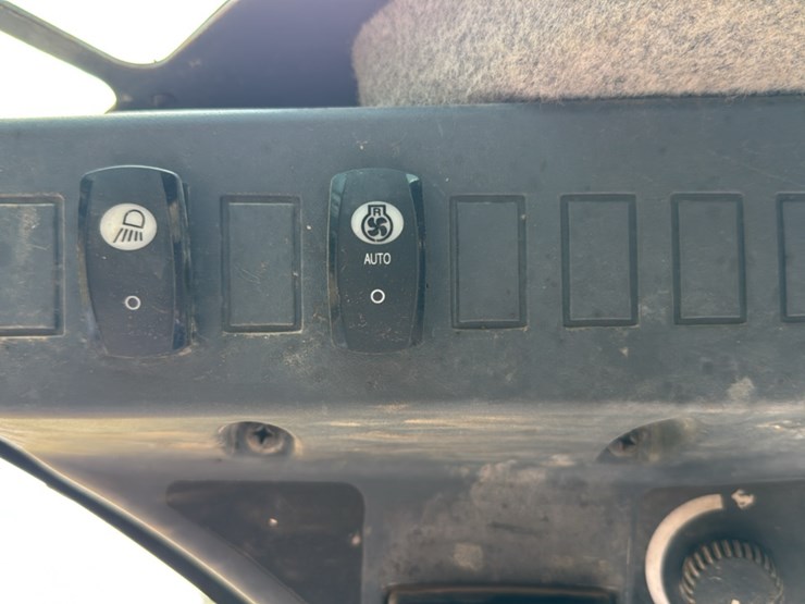 2019-deere-330g-image-30