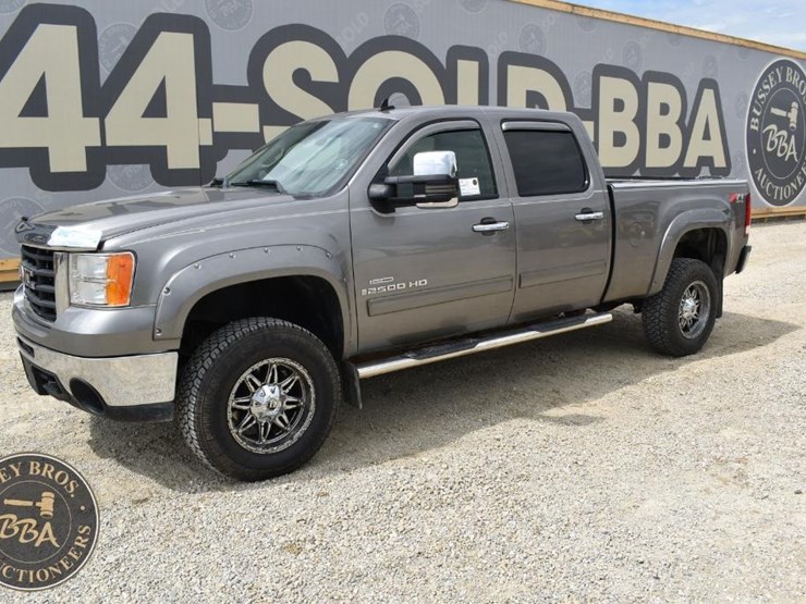 2007-gmc-sierra-2500-image-2