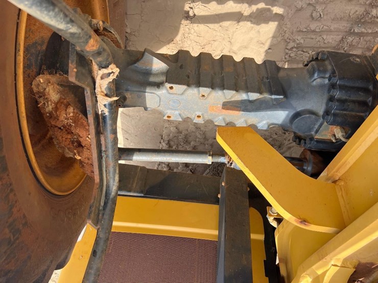 2016-caterpillar-tl642c-image-17