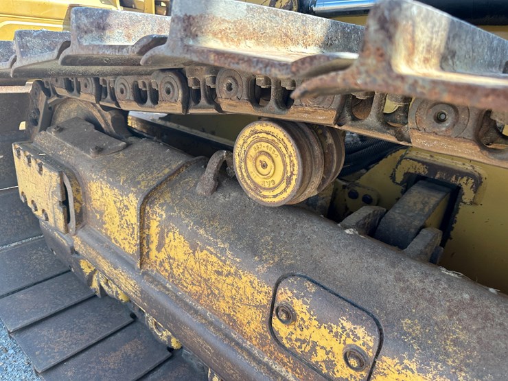 2017-caterpillar-d6k2-lgp-image-7