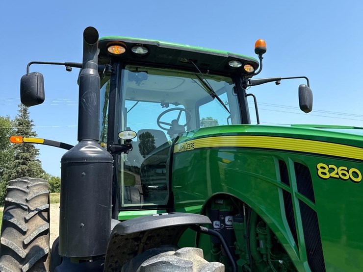 2013-john-deere-8260r-image-15