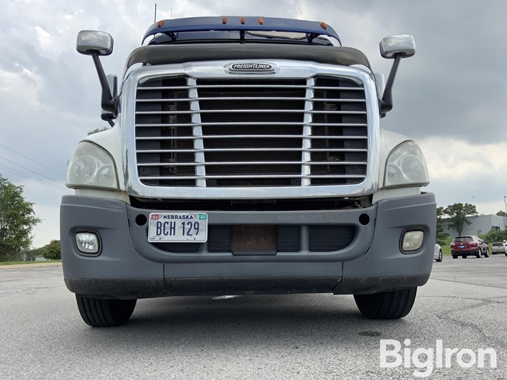2012-freightliner-cascadia-125-image-9
