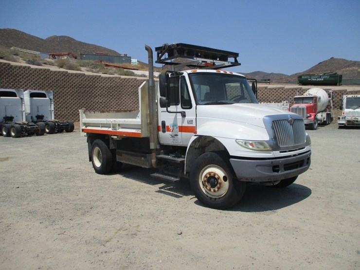 2005-international-durastar-4400-image-1