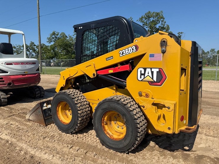 2019-caterpillar-236d3-image-8