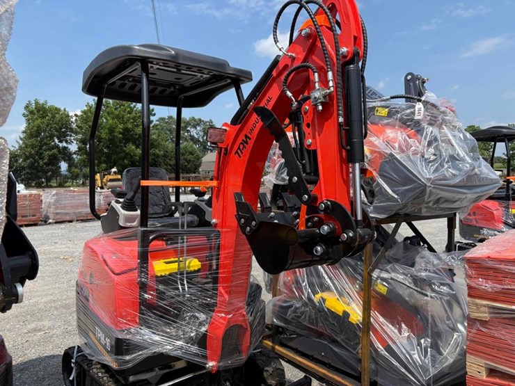tpm-16-mini-excavator-image-1