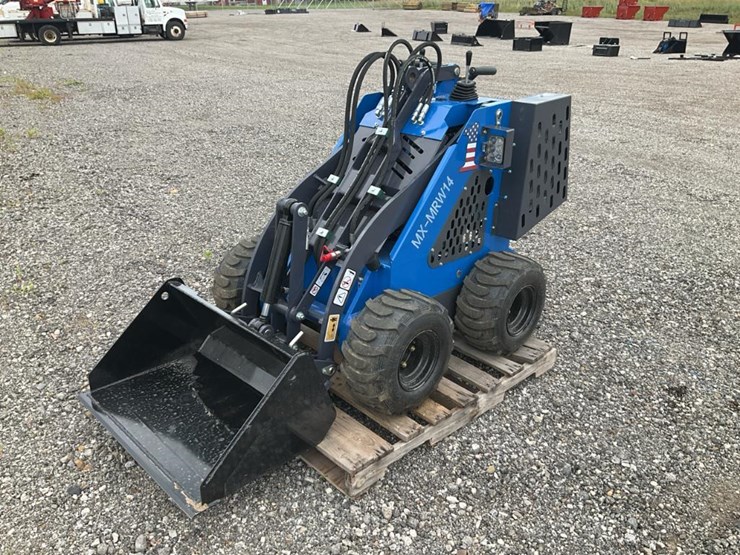 #1040-•-used-4-wheel-mini-skid-loader-image-1