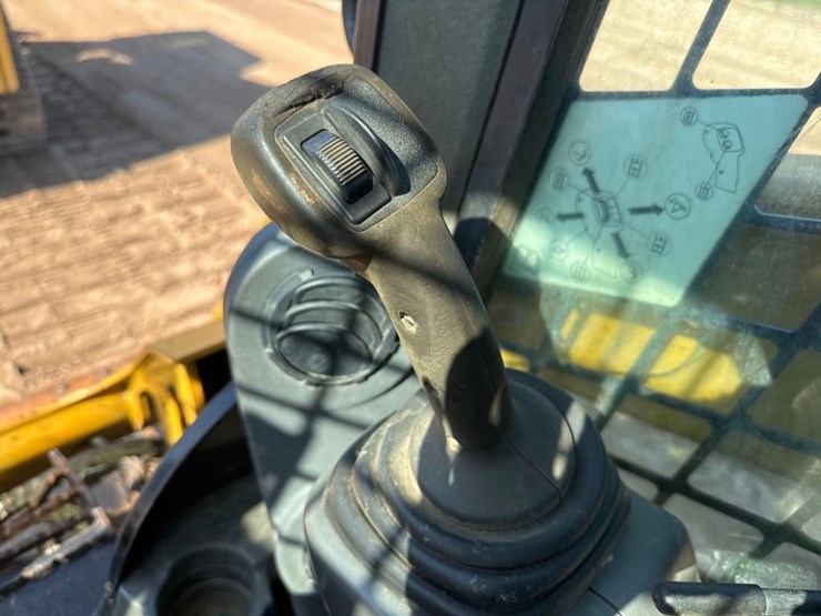 2014-caterpillar-259d-image-31