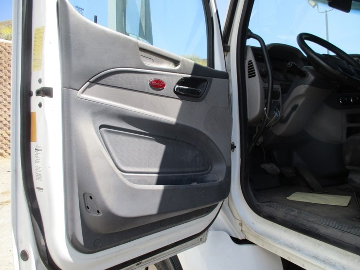 2016-peterbilt-579-image-14