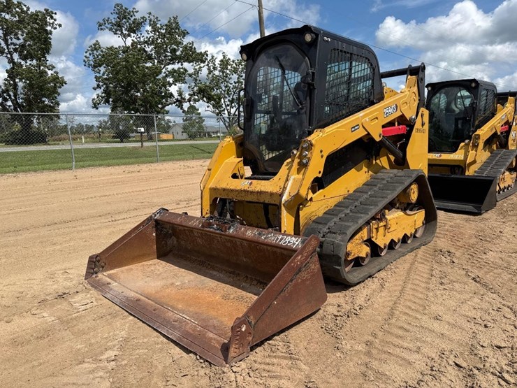 2021-caterpillar-259d3-image-2