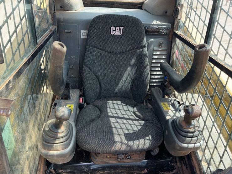 2015-caterpillar-259d-image-27