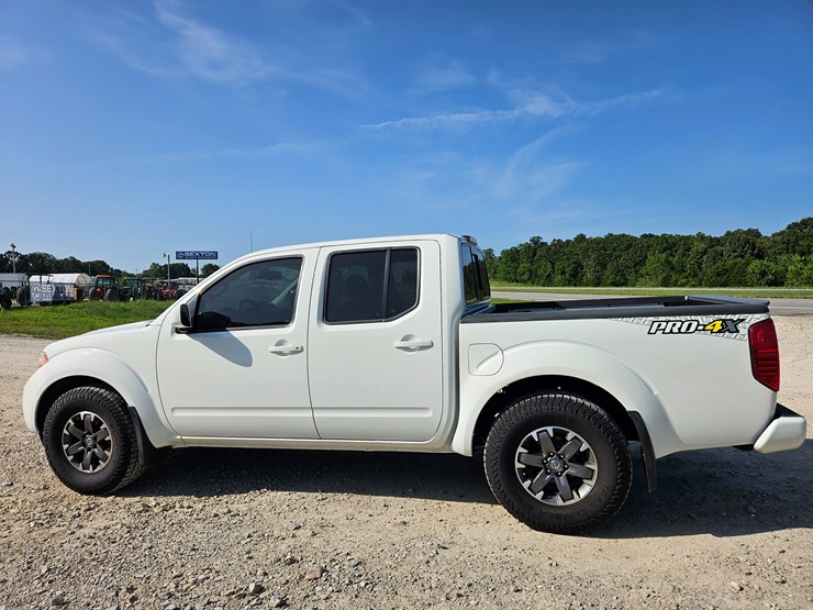 2016-nissan-frontier-image-8