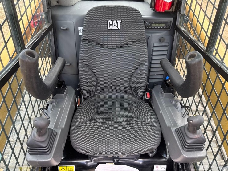 2023-caterpillar-299d3-image-24