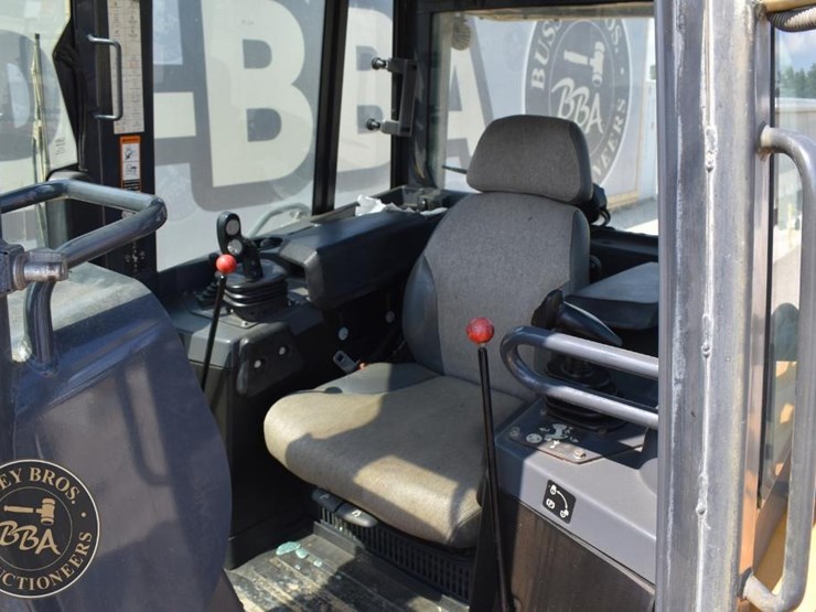 2019-deere-750k-lgp-image-68