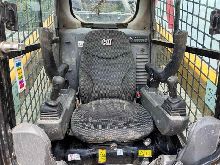 2022-caterpillar-299d3-image-9