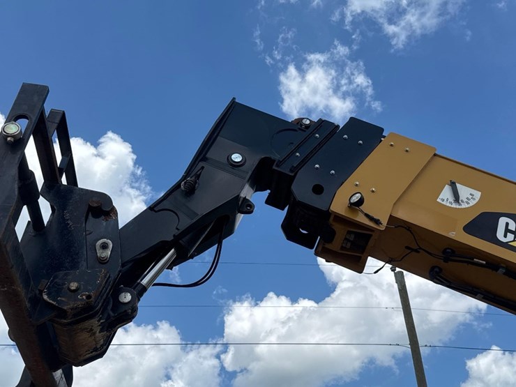 2020-caterpillar-tl1255d-image-23