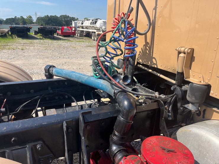 2000-peterbilt-378-image-6
