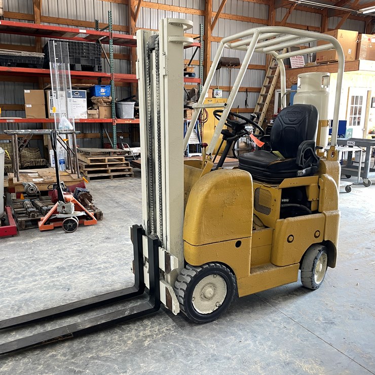#1825 • 3,000 LBS. LP Gas Forklift