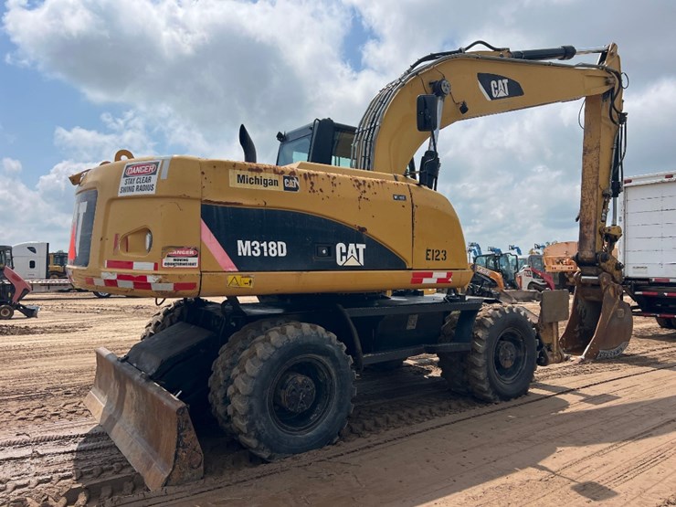 2011-caterpillar-m318d-image-4