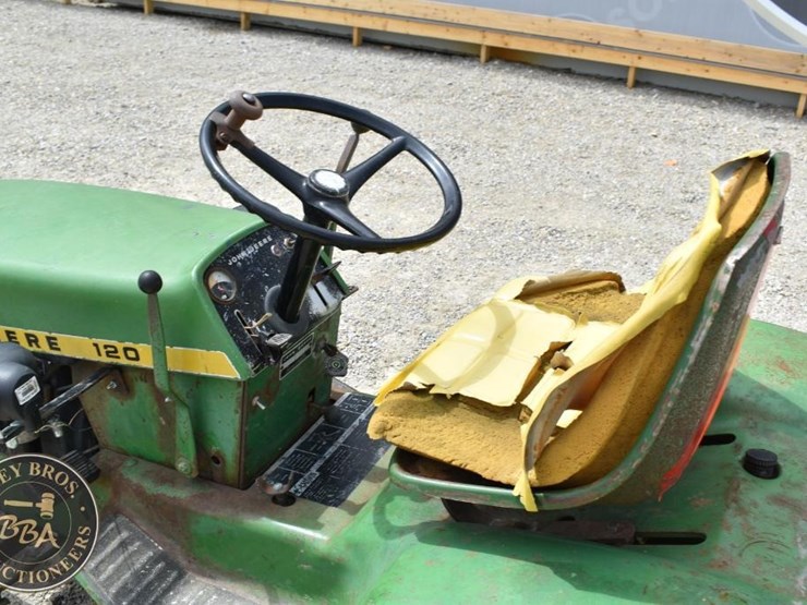 john-deere-120-image-15