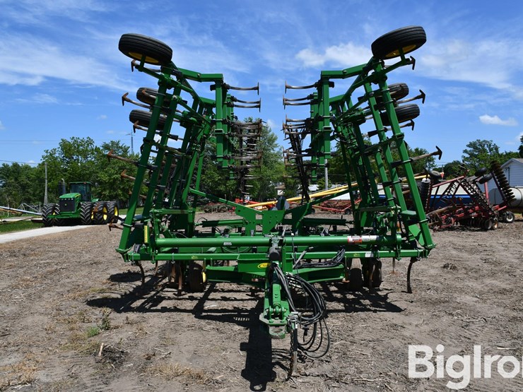john-deere-2210-image-2