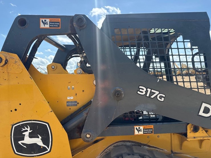 2019-deere-317g-image-19