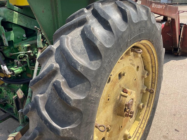 john-deere-3010-image-12