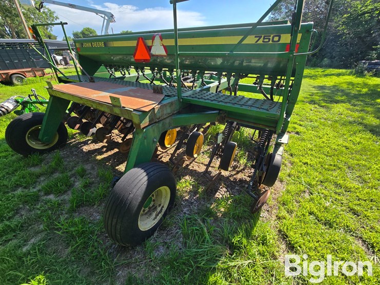 john-deere-750-image-5