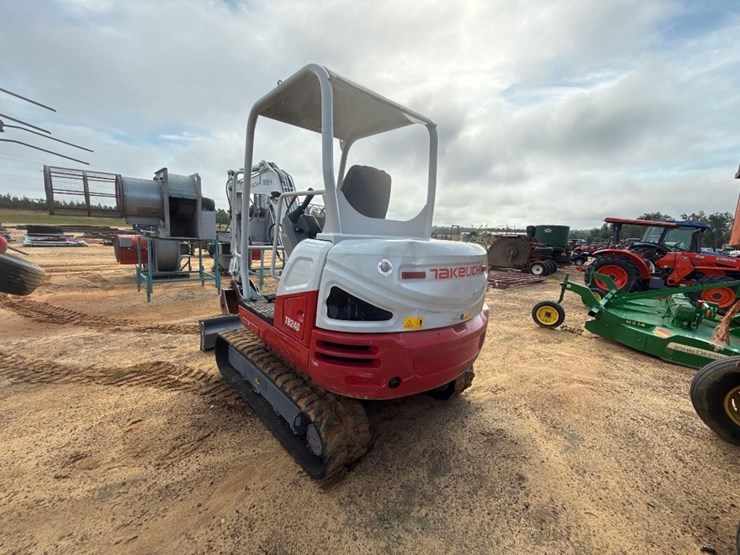 2024-takeuchi-tb240-image-5