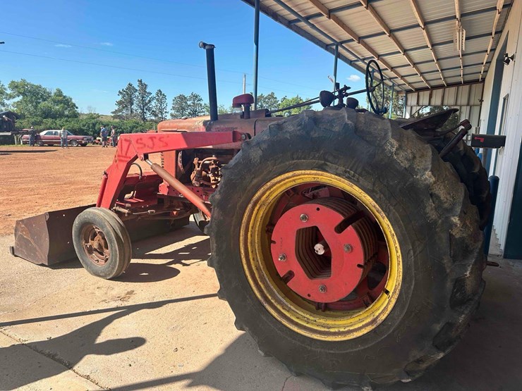 farmall-m-with-loader-image-9