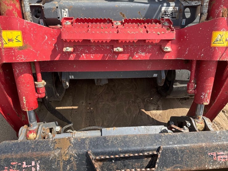 2023-takeuchi-tl10v2-image-21