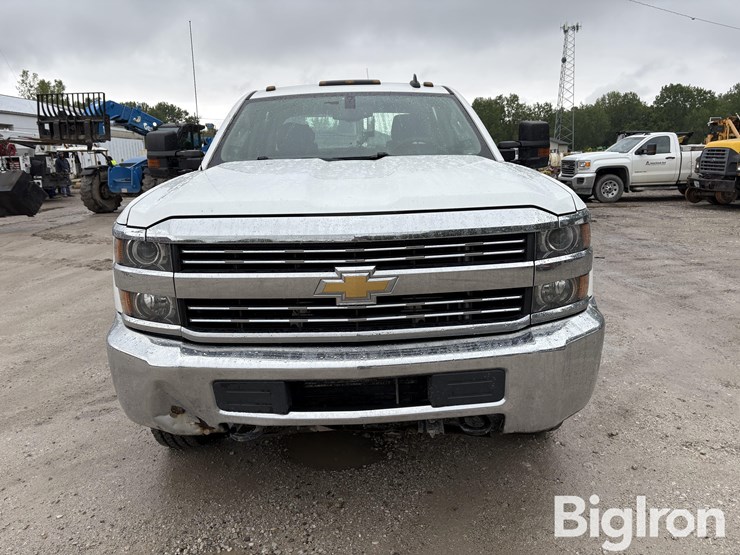 2016-chevrolet-silverado-3500-image-2