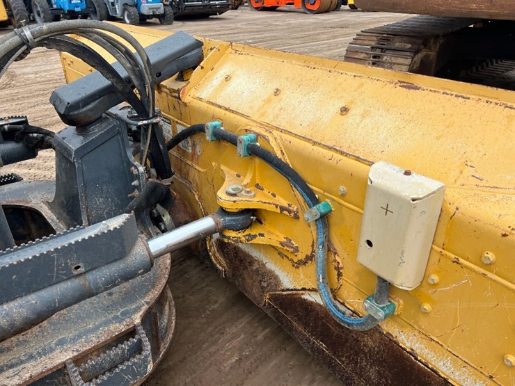 2016-deere-700k-lgp-image-19