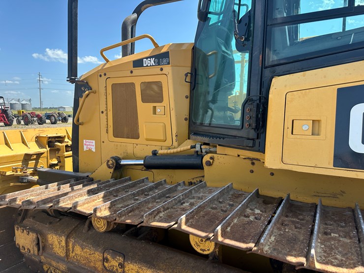 2017-caterpillar-d6k2-lgp-image-24