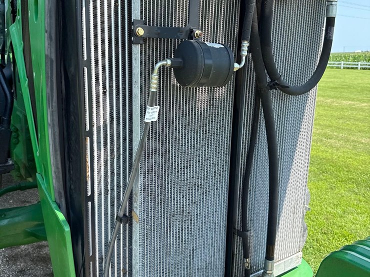 2013-john-deere-8260r-image-46